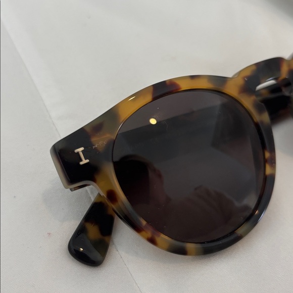 Illesteva sunglasses tortoise